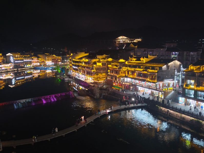 傅芷莹同学张家界之旅的其中一个景点——凤凰古城