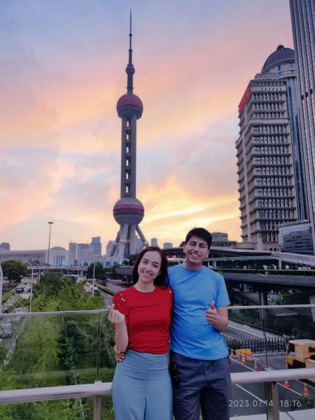 吉咏华 和未婚夫在上海 吉咏华 和未婚夫在上海