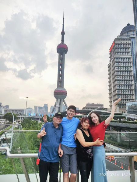 吉咏华 和家人在上海