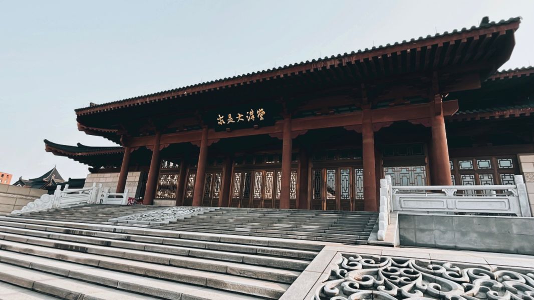 陈伊萱同学拍摄的浙江大学求是大讲堂